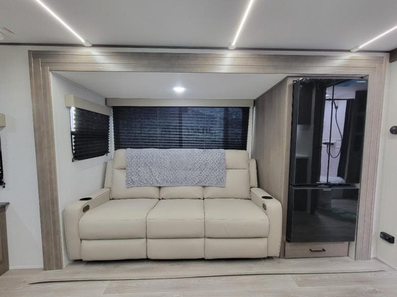 2026 Grand Design 2026 Grand Design Transcend - thumbnail 8