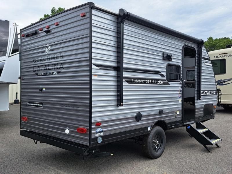 2026 Coachmen 2026 Coachmen Catalina Summit Series 7 - thumbnail 4