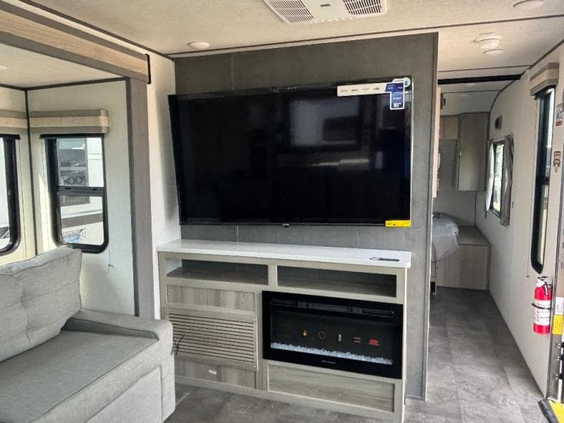 2025 Forest River 2025 Forest River Wildwood FSX - thumbnail 10