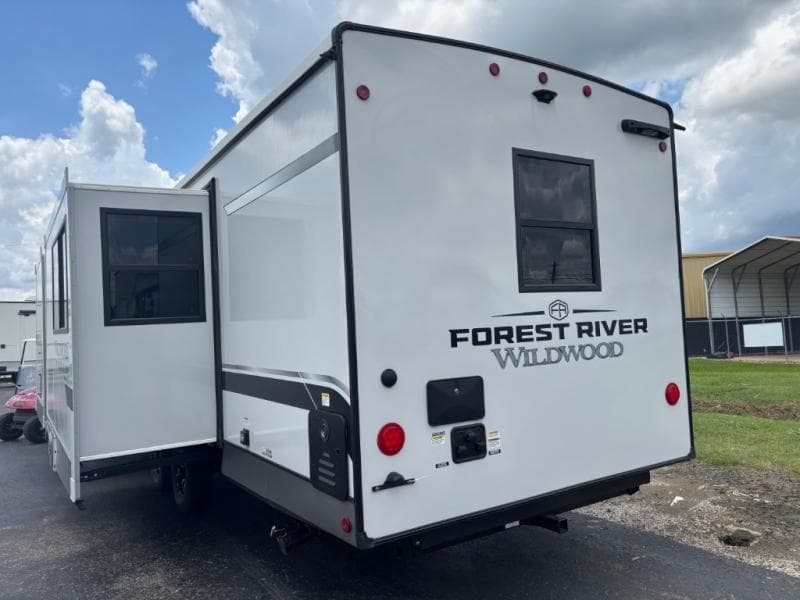 2025 Forest River 2025 Forest River Wildwood X-Lite - thumbnail 3