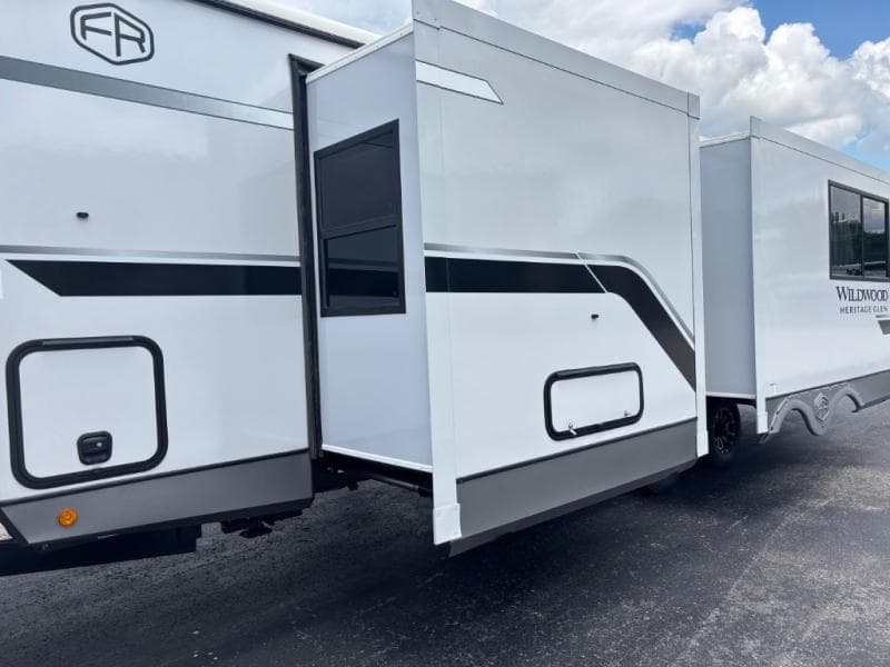 2025 Forest River 2025 Forest River Wildwood X-Lite - thumbnail 5