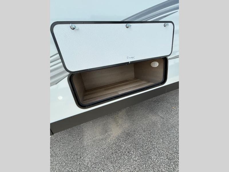 2025 Grand Design 2025 Grand Design Reflection - thumbnail 3