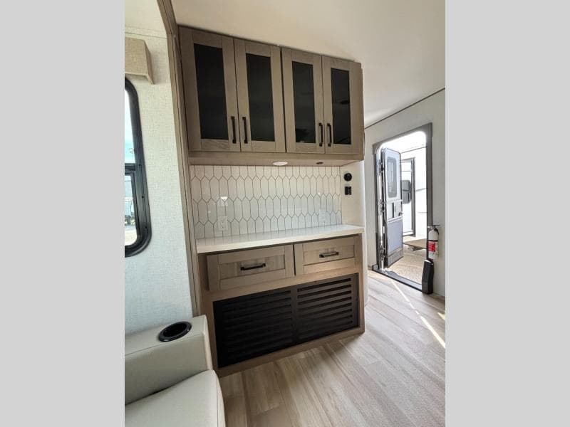 2025 Grand Design 2025 Grand Design Reflection - thumbnail 5