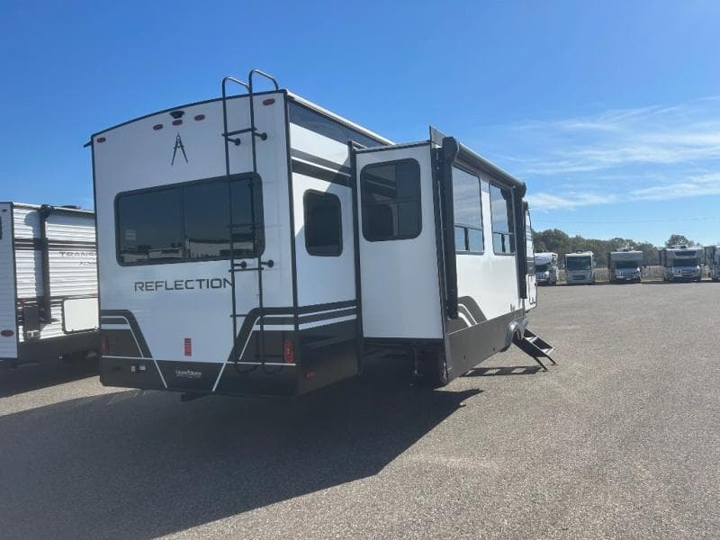 2026 Grand Design 2026 Grand Design Reflection - thumbnail 3