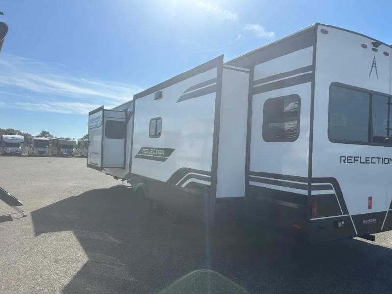 2026 Grand Design 2026 Grand Design Reflection - thumbnail 4