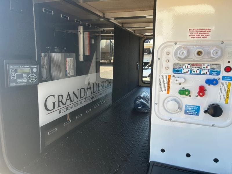 2026 Grand Design 2026 Grand Design Reflection - thumbnail 5