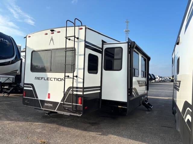 2026 Grand Design 2026 Grand Design Reflection - thumbnail 4
