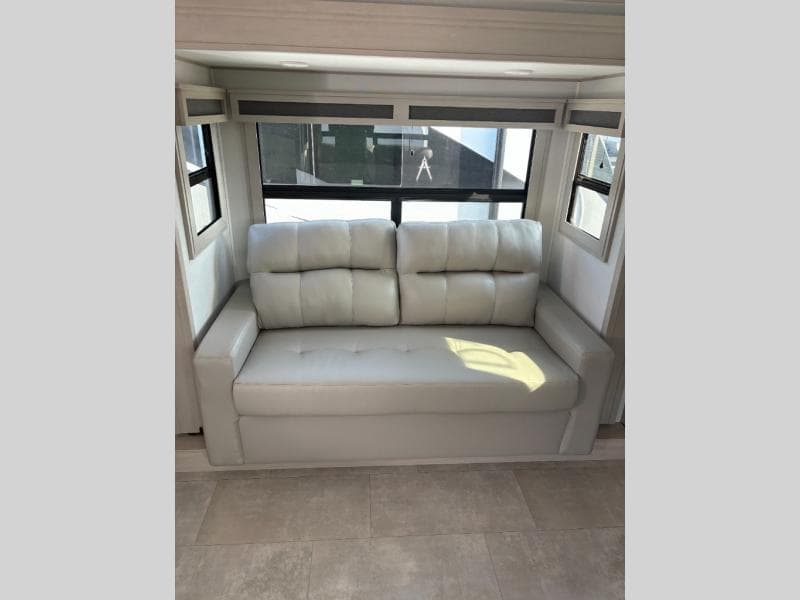 2026 Grand Design 2026 Grand Design Solitude - thumbnail 6