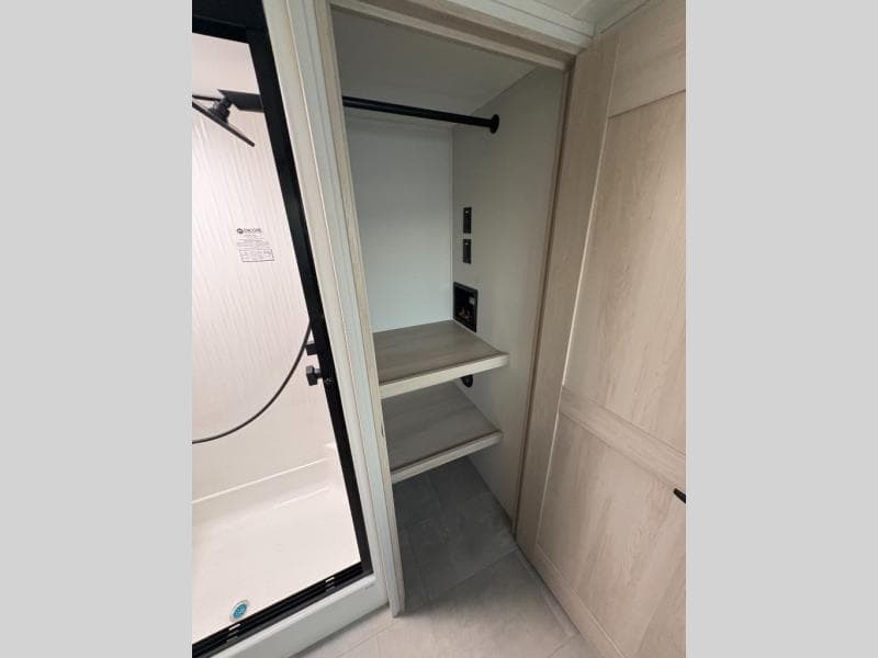 2026 Grand Design 2026 Grand Design Solitude - thumbnail 15