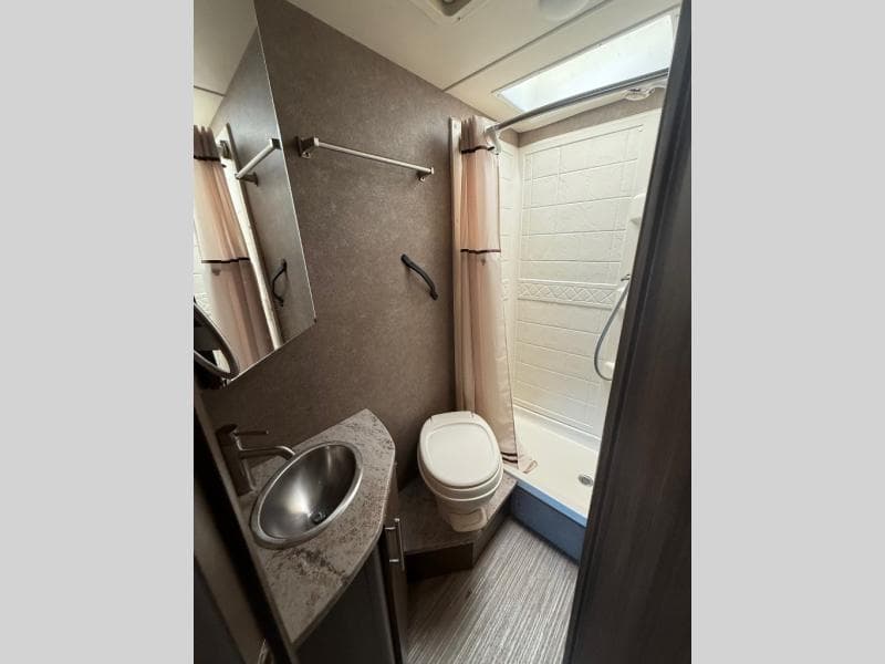 2017 Thor Motor Coach 2017 Thor Motor Coach Compass - thumbnail 15