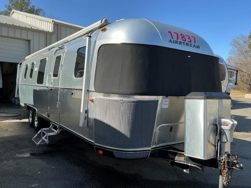 2018 Airstream Classic 33FBQ