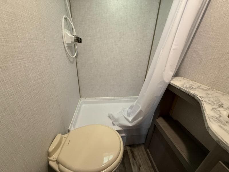 2022 Coleman 2022 Coleman Lantern LT - thumbnail 18