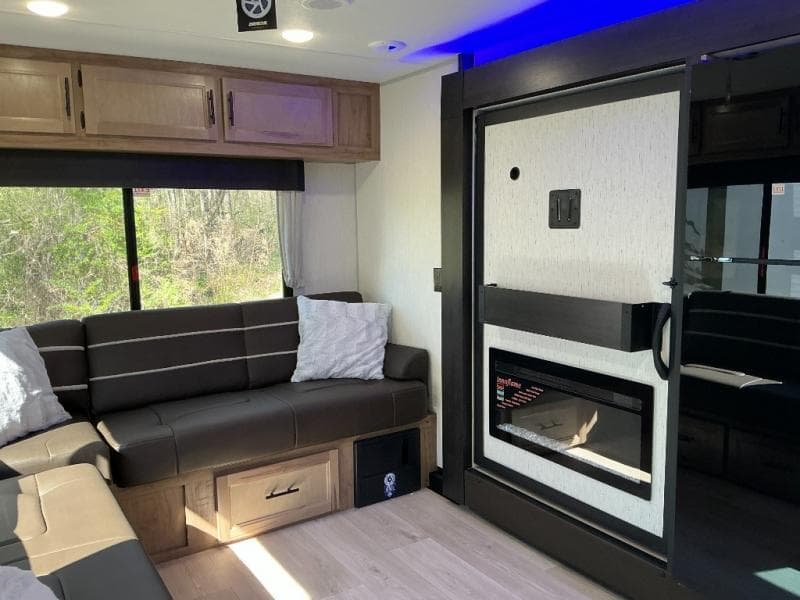 2025 Forest River 2025 Forest River Cherokee Grey Wolf - thumbnail 16