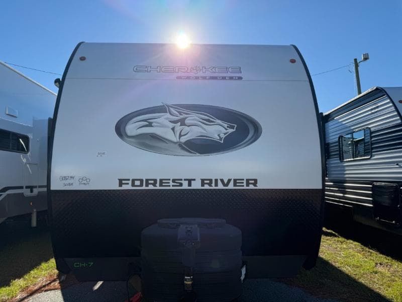 2026 Forest River 2026 Forest River Cherokee Wolf Den - thumbnail 3