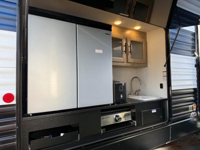 2026 Forest River 2026 Forest River Cherokee Wolf Den - thumbnail 5