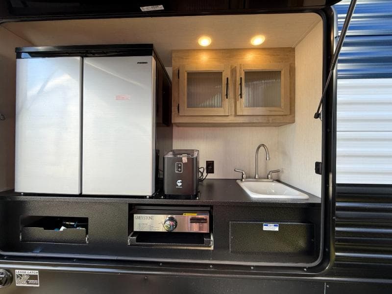 2026 Forest River 2026 Forest River Cherokee Wolf Den - thumbnail 7