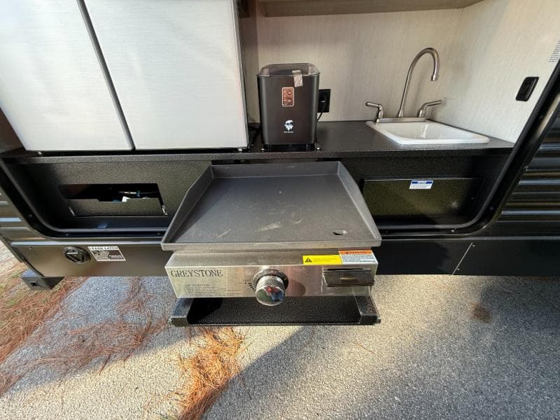 2026 Forest River 2026 Forest River Cherokee Wolf Den - thumbnail 9