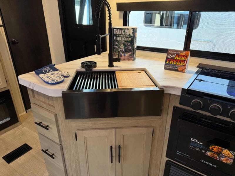 2026 Forest River 2026 Forest River Cherokee Wolf Den - thumbnail 13