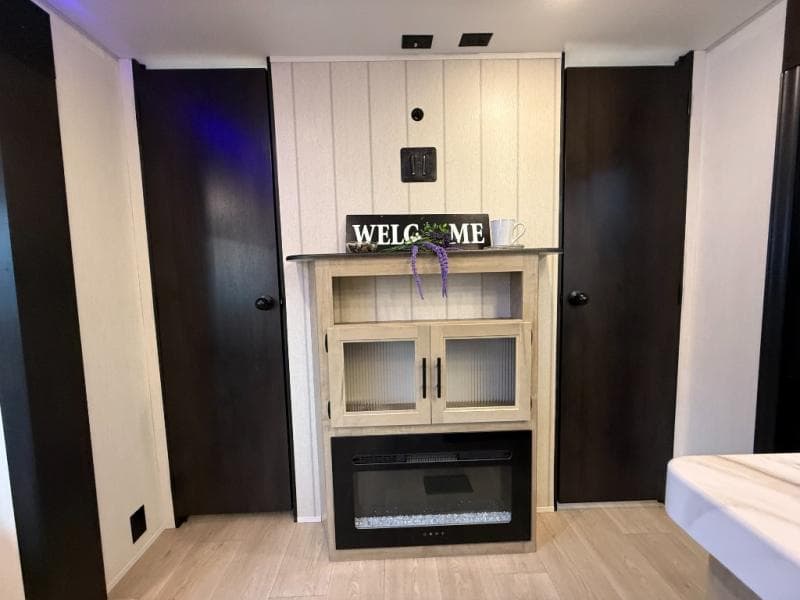 2026 Forest River 2026 Forest River Cherokee Wolf Den - thumbnail 23