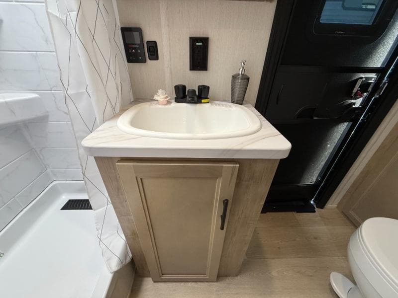 2026 Forest River 2026 Forest River Cherokee Wolf Den - thumbnail 27