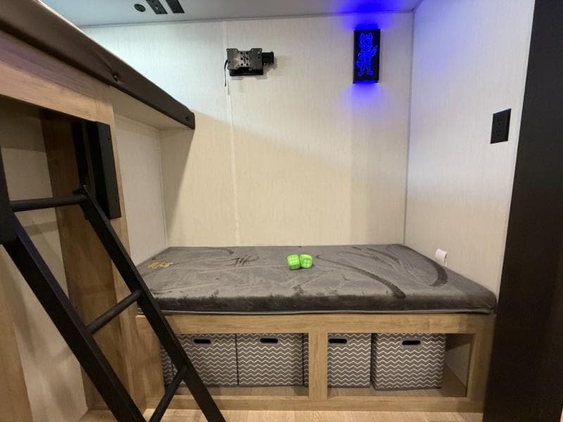 2026 Forest River 2026 Forest River Cherokee Wolf Den - thumbnail 34