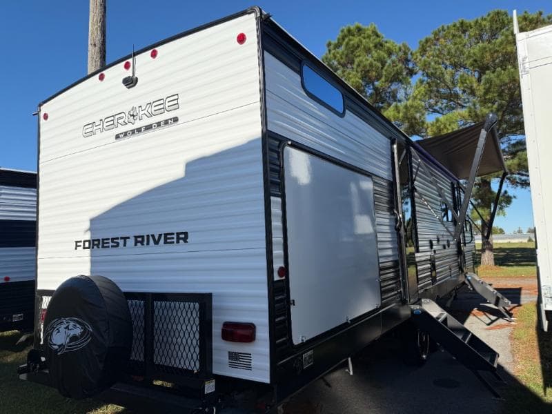 2026 Forest River 2026 Forest River Cherokee Wolf Den - thumbnail 45