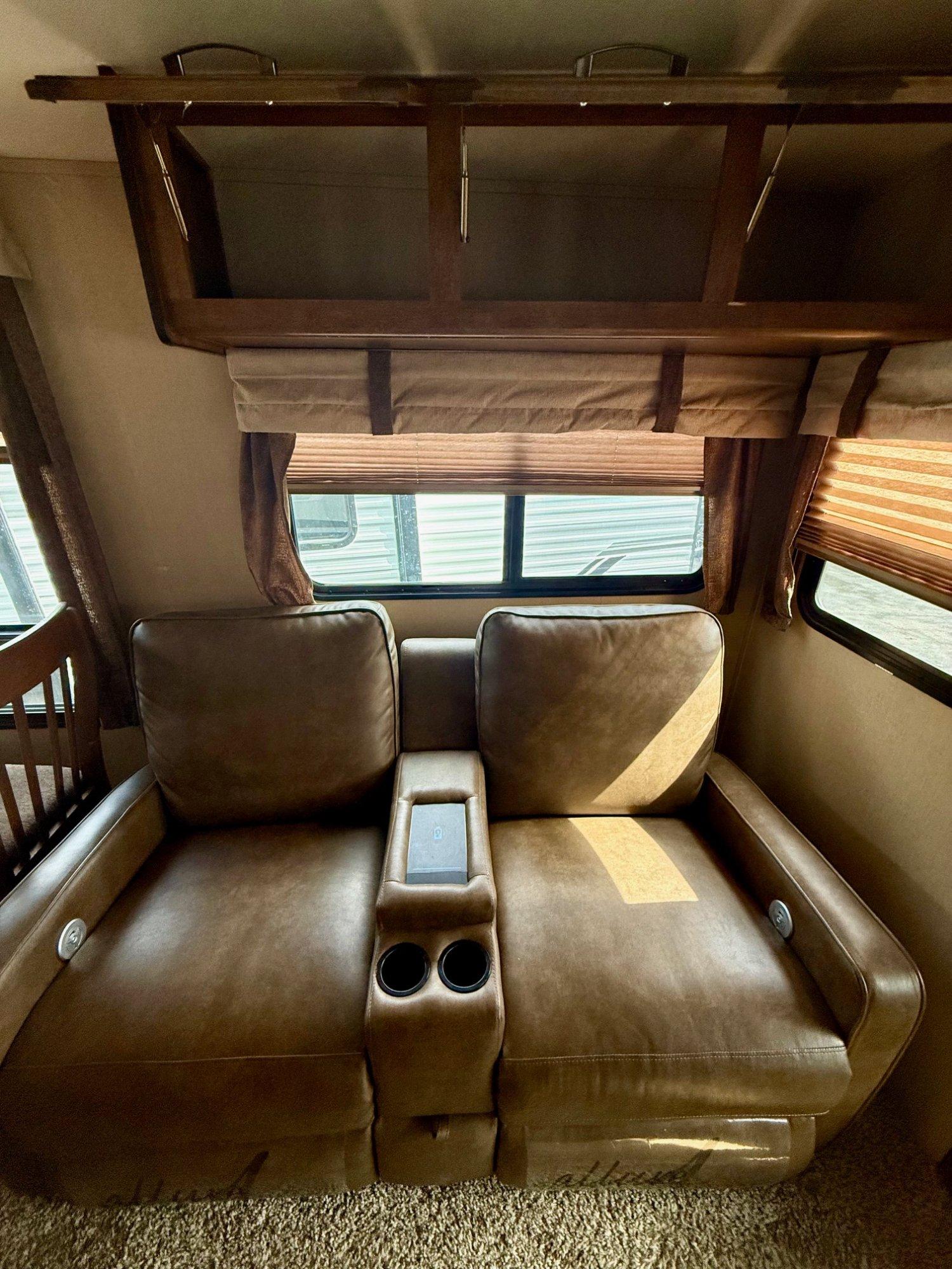 2016 Grand Design 2016 Grand Design Reflection - thumbnail 13