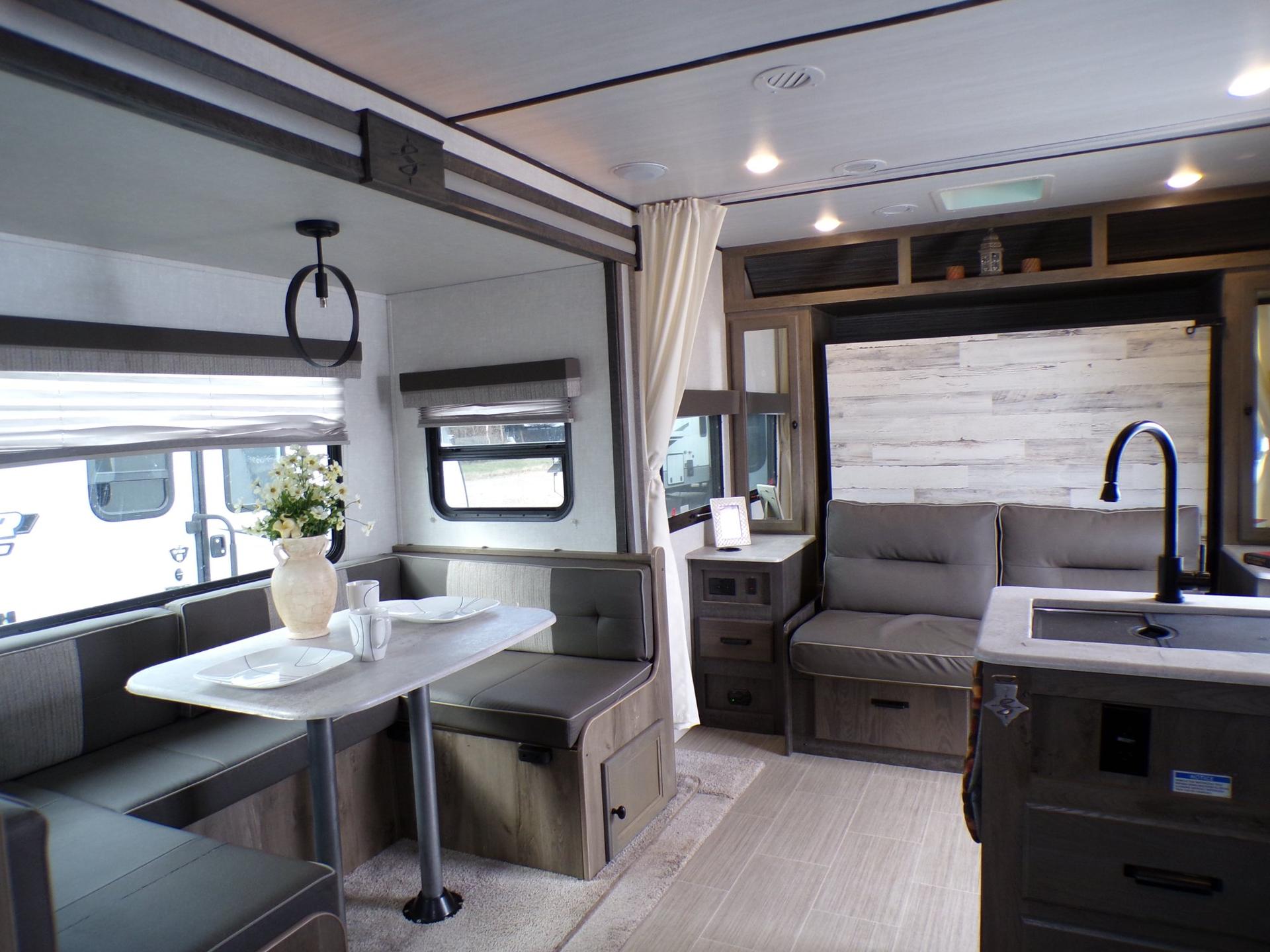 2021 Surveyor 2021 Surveyor Legend - thumbnail 14