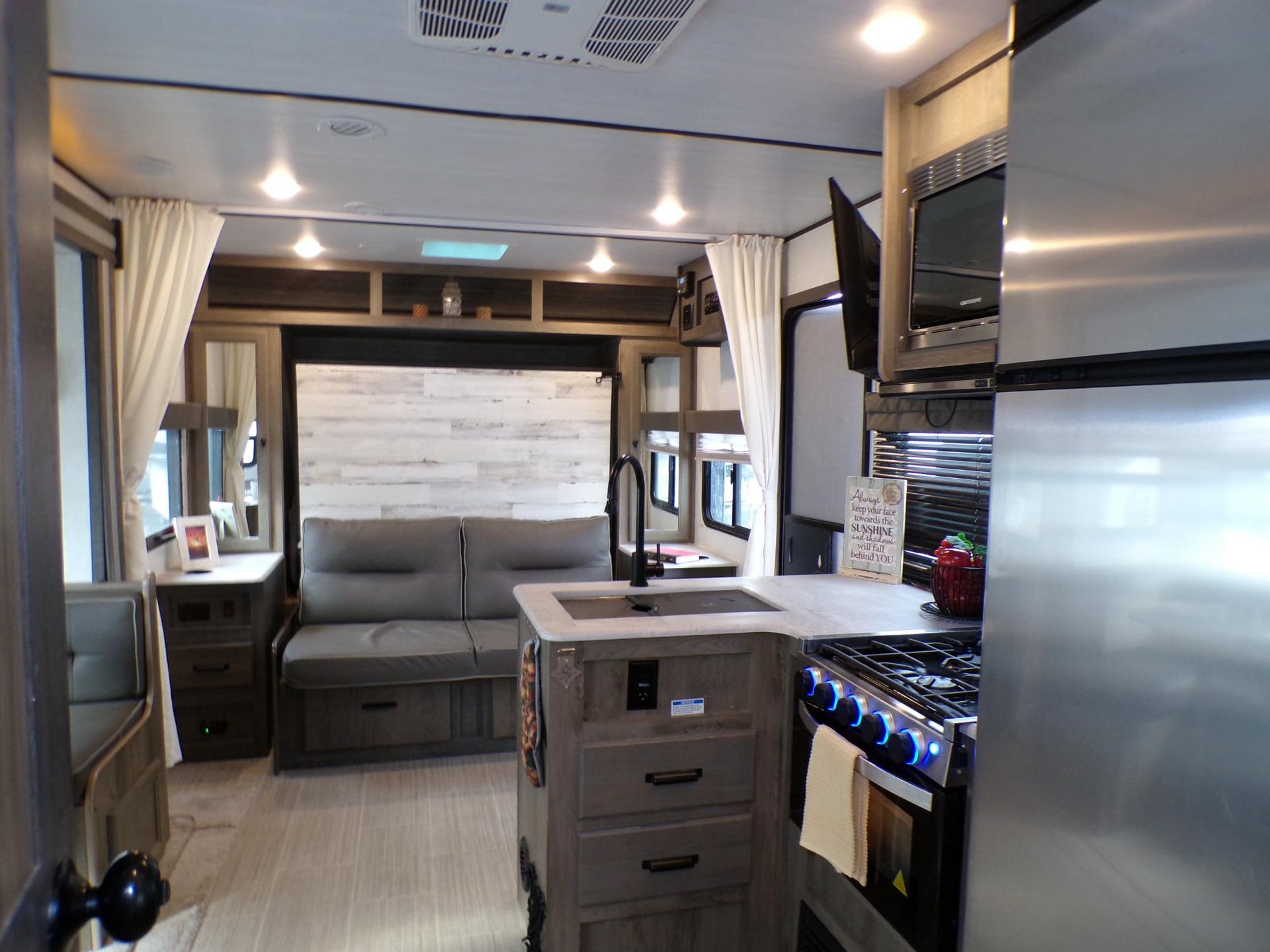 2021 Surveyor 2021 Surveyor Legend - thumbnail 15