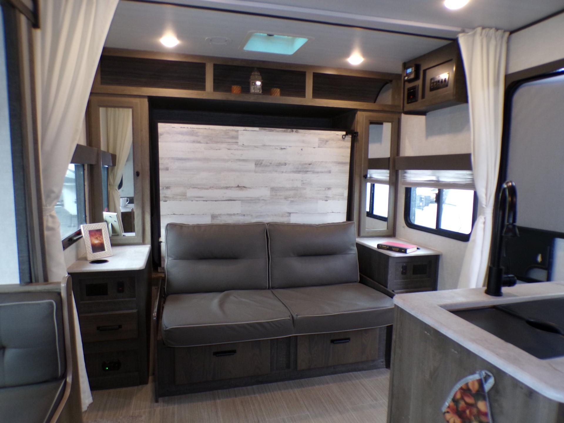 2021 Surveyor 2021 Surveyor Legend - thumbnail 17