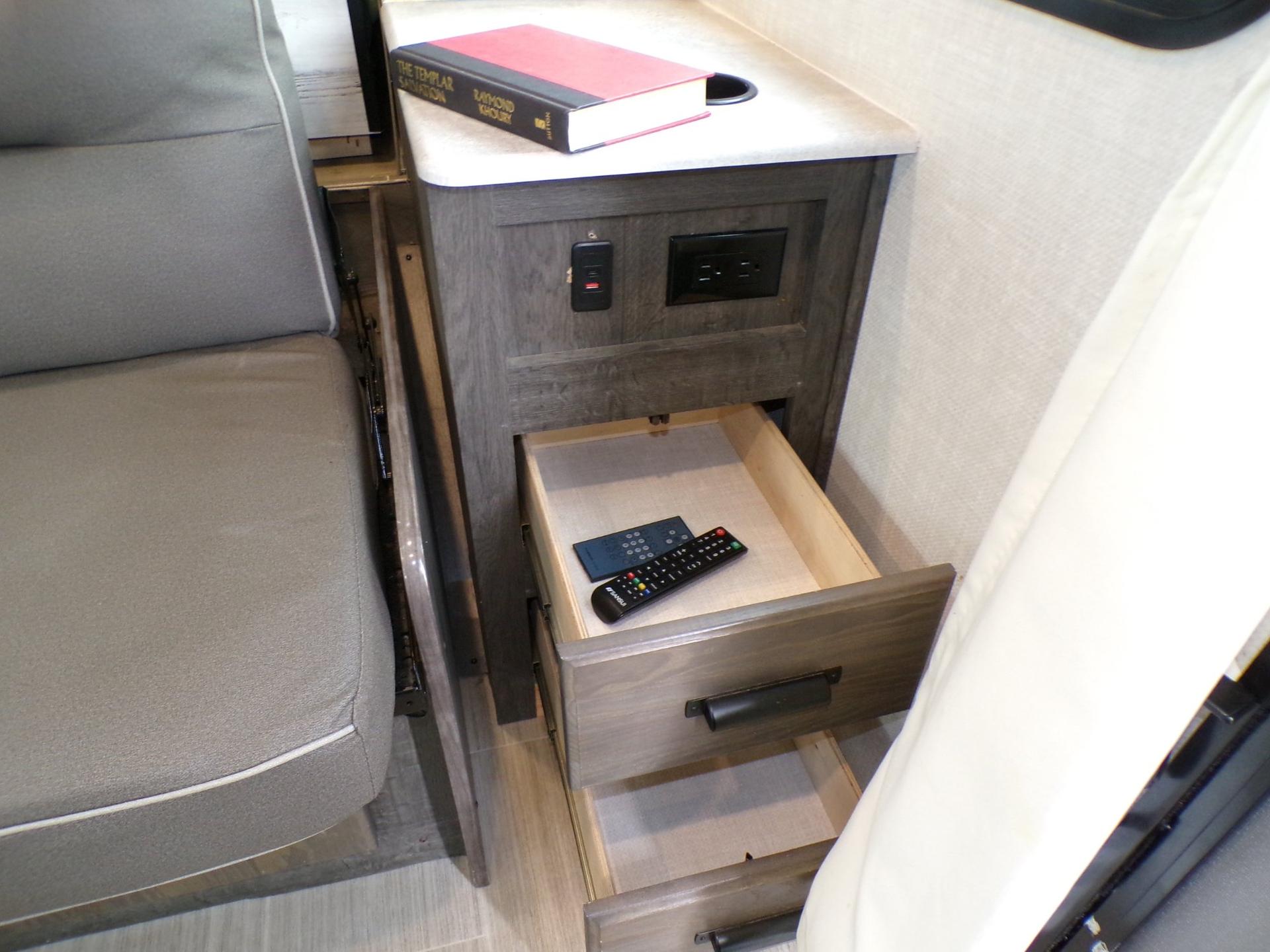 2021 Surveyor 2021 Surveyor Legend - thumbnail 18