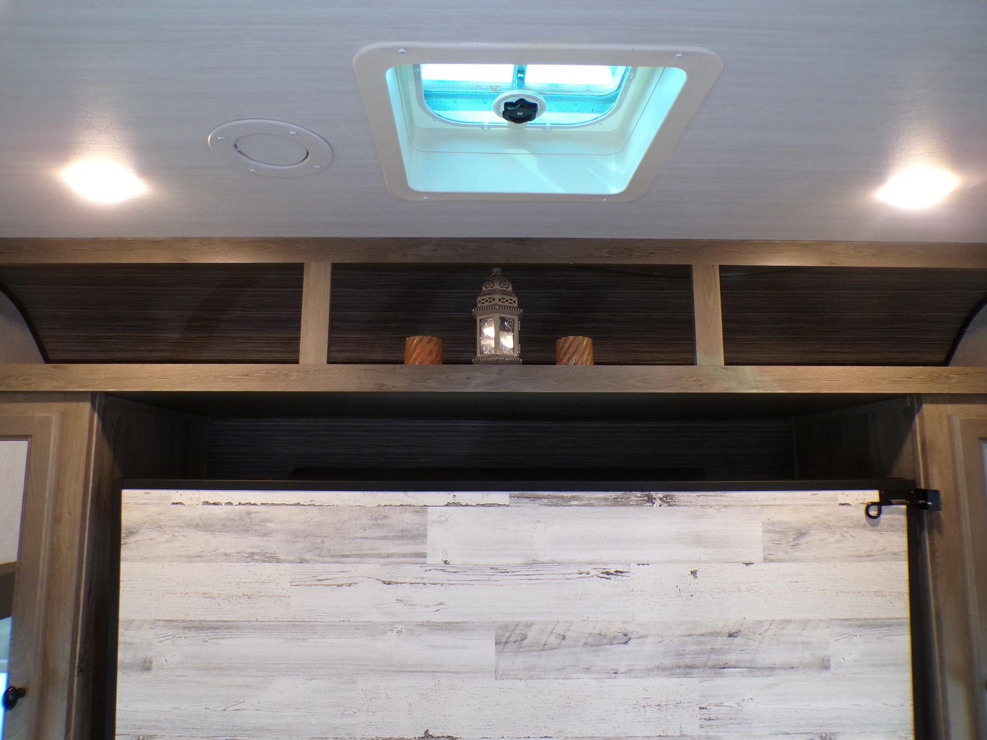 2021 Surveyor 2021 Surveyor Legend - thumbnail 21