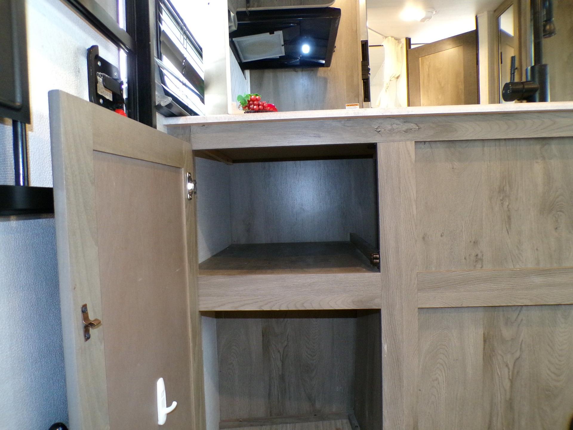 2021 Surveyor 2021 Surveyor Legend - thumbnail 22