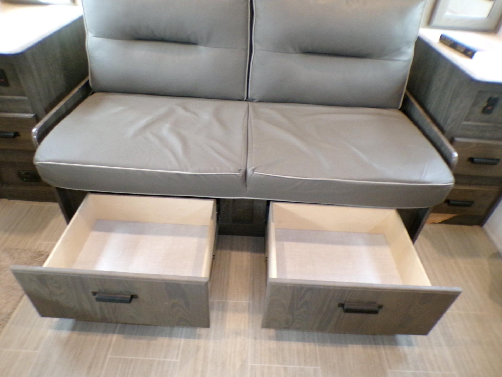 2021 Surveyor 2021 Surveyor Legend - thumbnail 23