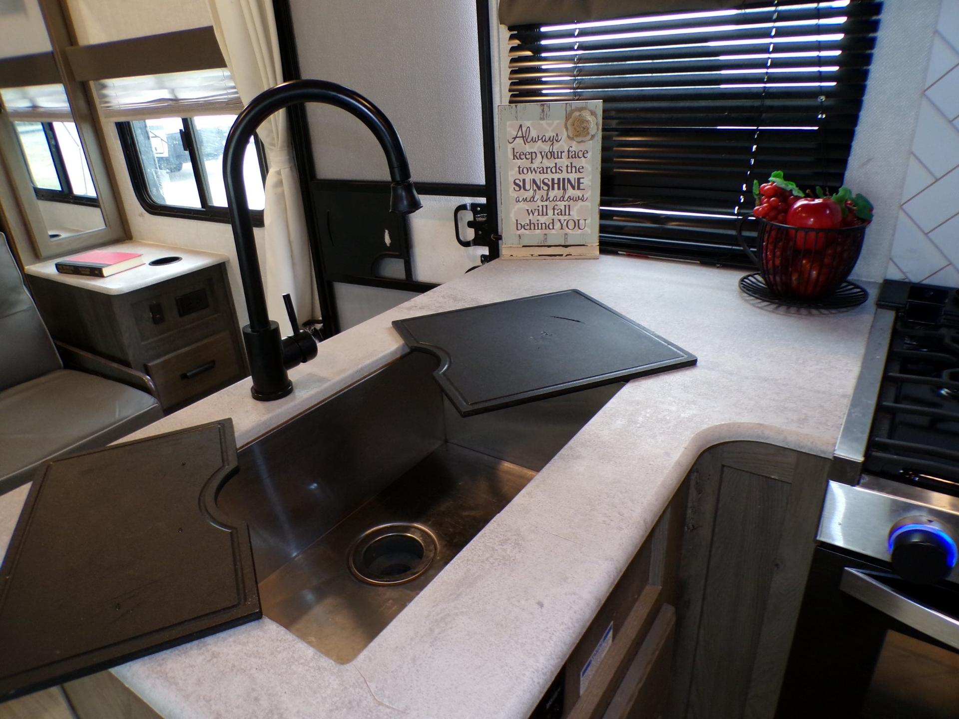 2021 Surveyor 2021 Surveyor Legend - thumbnail 28