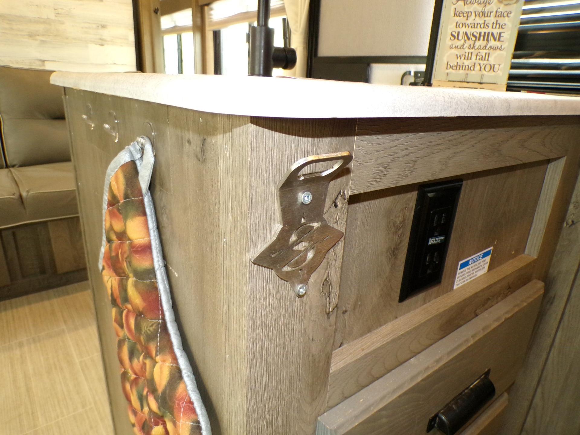 2021 Surveyor 2021 Surveyor Legend - thumbnail 29