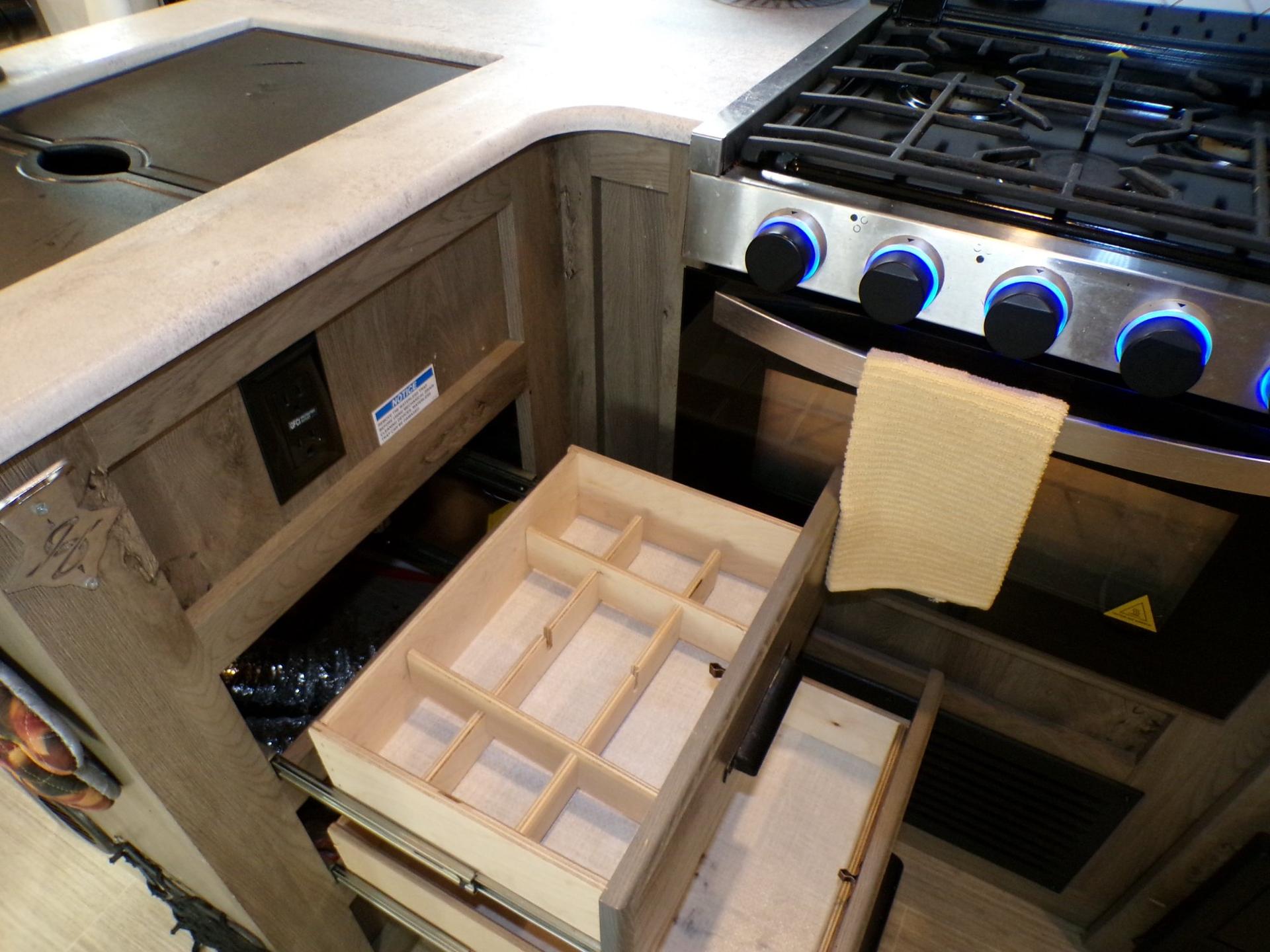 2021 Surveyor 2021 Surveyor Legend - thumbnail 30