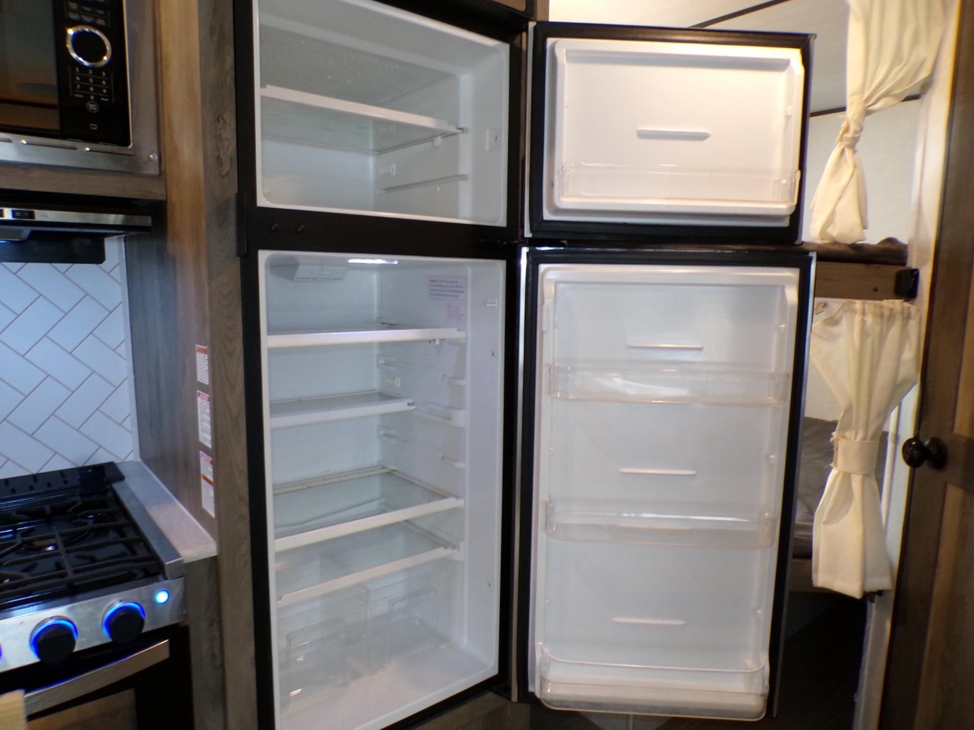 2021 Surveyor 2021 Surveyor Legend - thumbnail 32