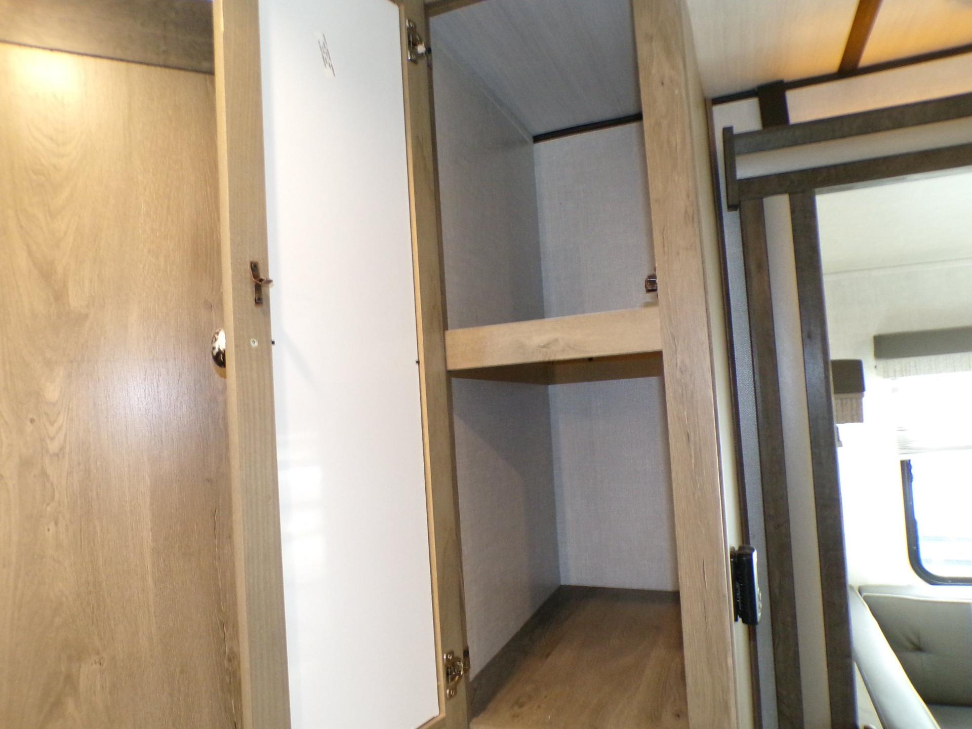 2021 Surveyor 2021 Surveyor Legend - thumbnail 34