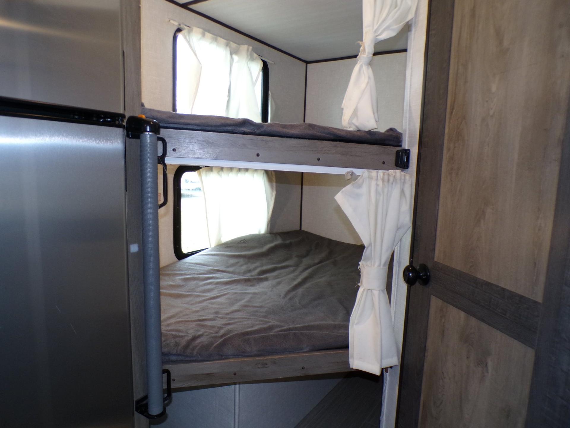 2021 Surveyor 2021 Surveyor Legend - thumbnail 35