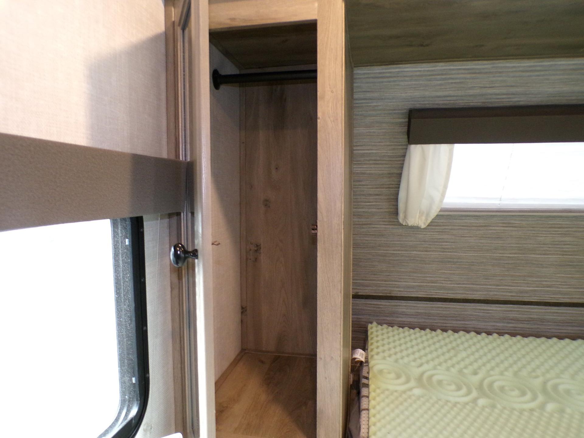 2021 Surveyor 2021 Surveyor Legend - thumbnail 39