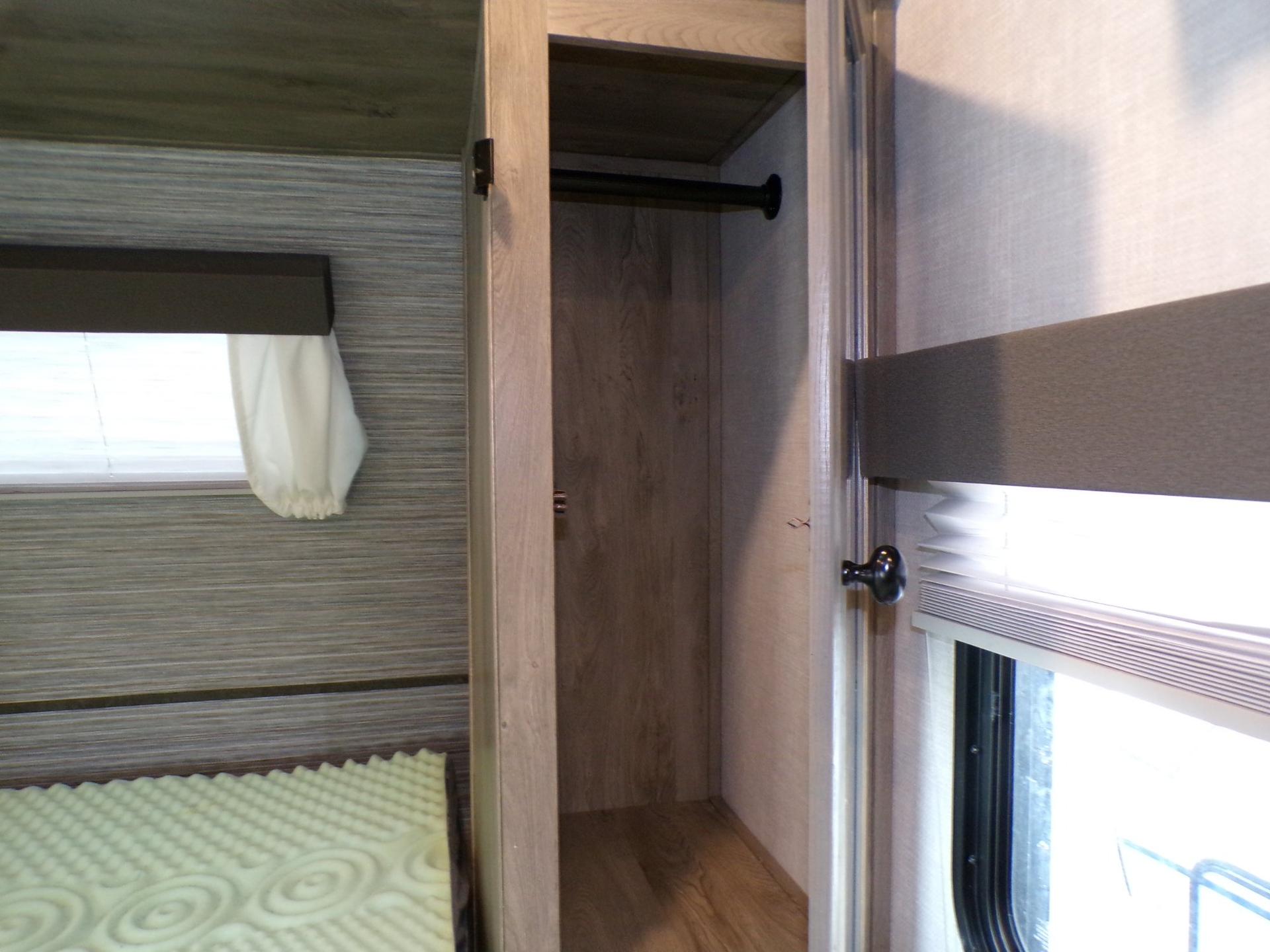 2021 Surveyor 2021 Surveyor Legend - thumbnail 42