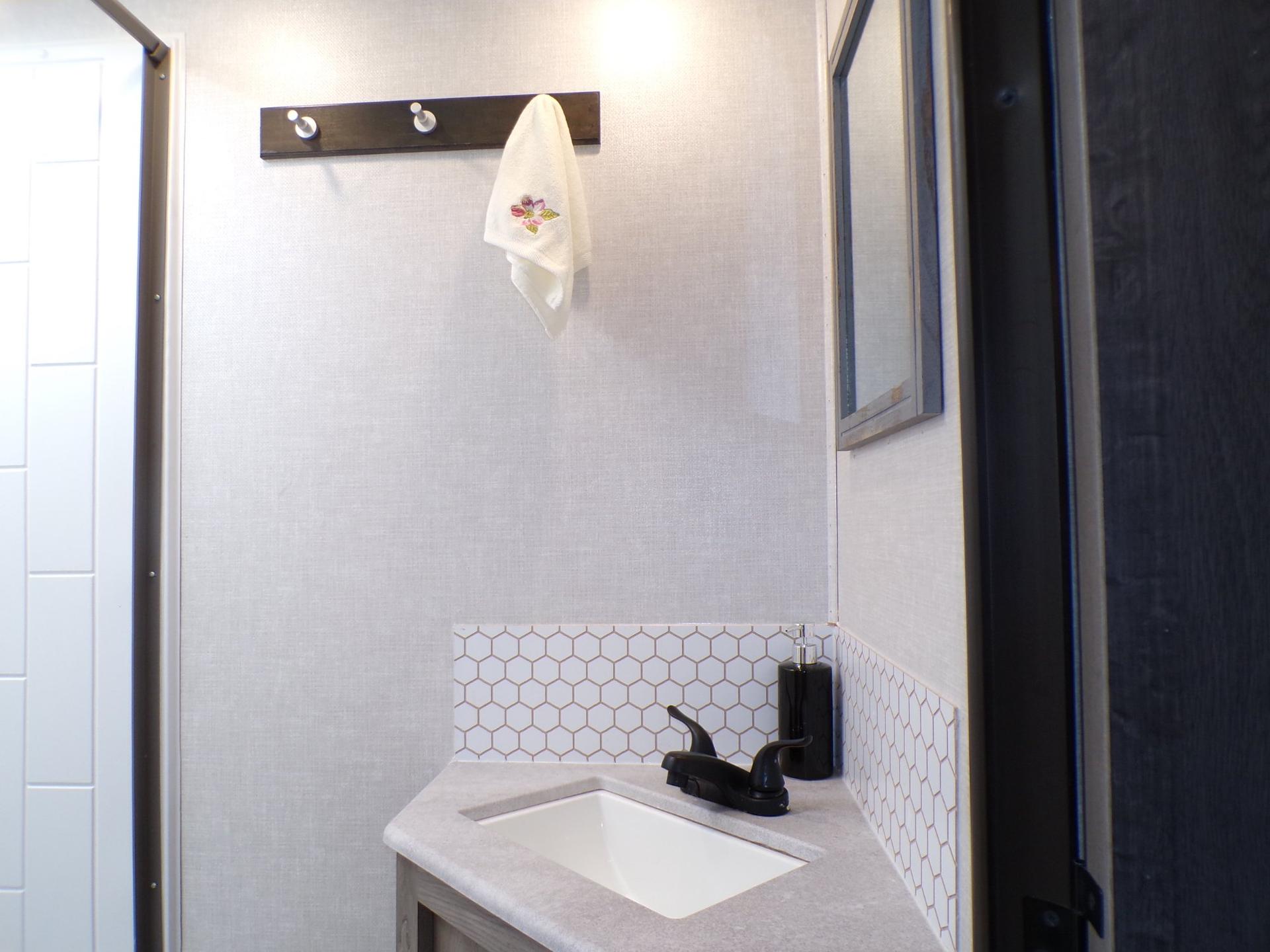 2021 Surveyor 2021 Surveyor Legend - thumbnail 43