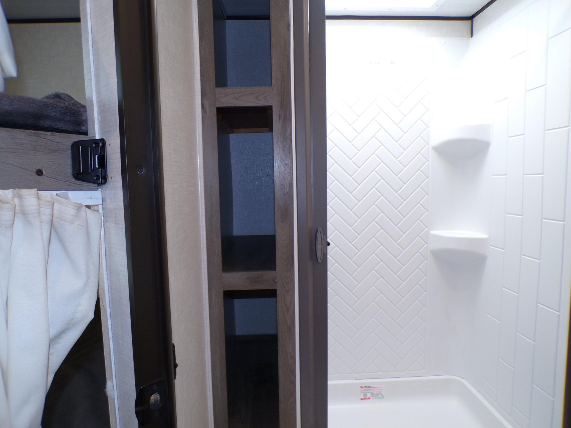 2021 Surveyor 2021 Surveyor Legend - thumbnail 44