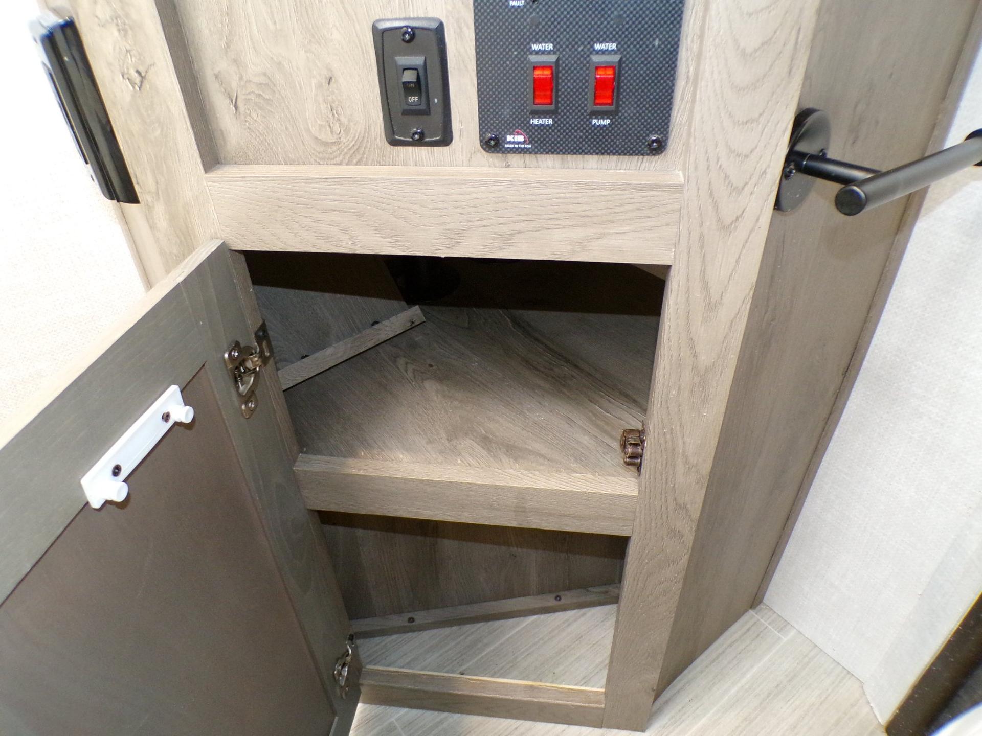 2021 Surveyor 2021 Surveyor Legend - thumbnail 45