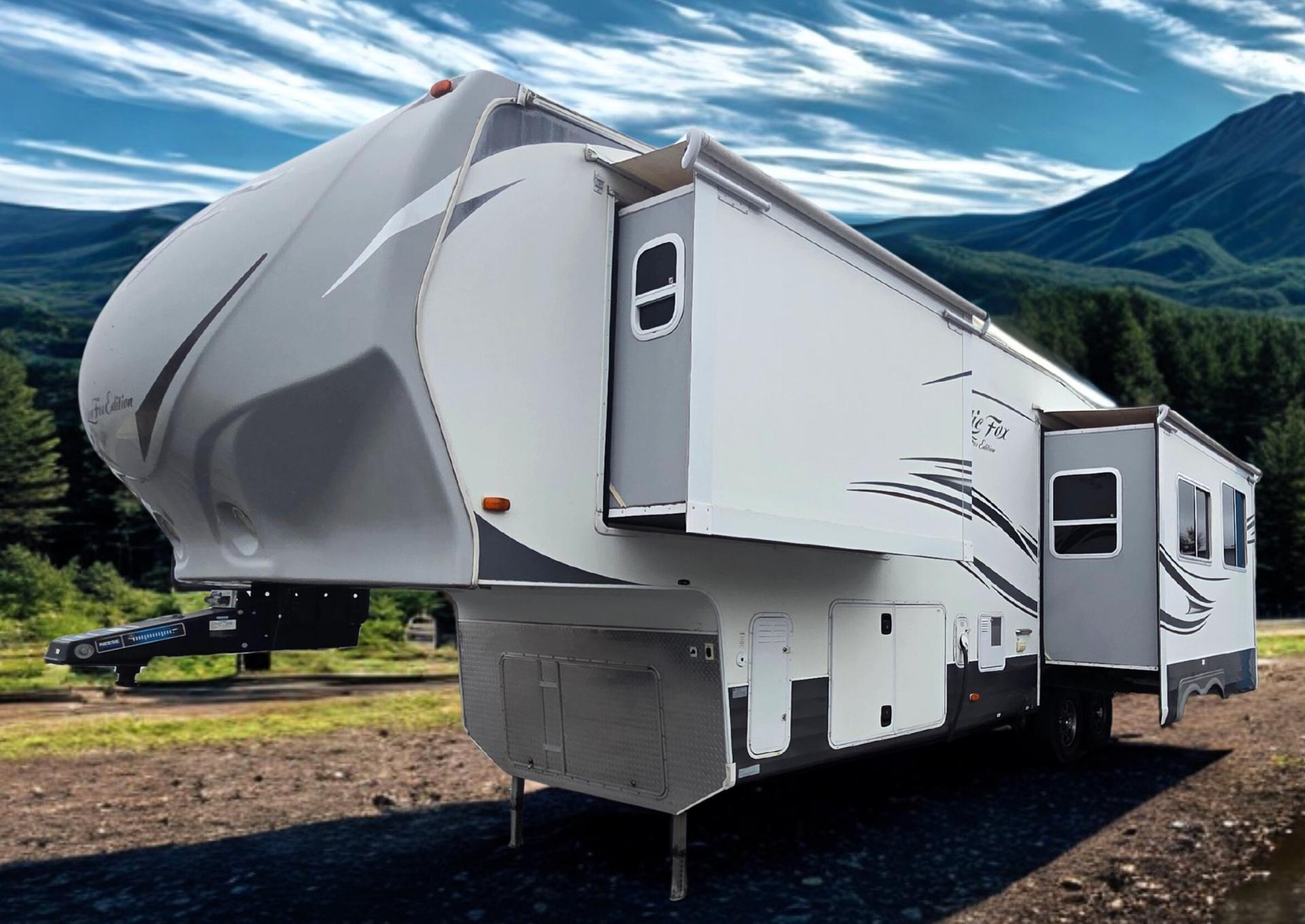 2014 Northwood 2014 Northwood Arctic Fox - thumbnail 3