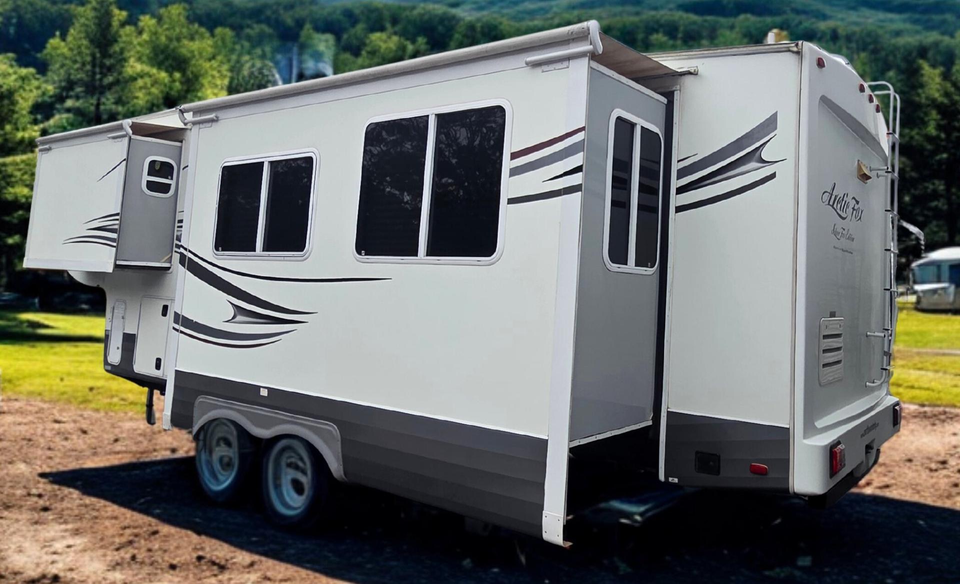 2014 Northwood 2014 Northwood Arctic Fox - thumbnail 4