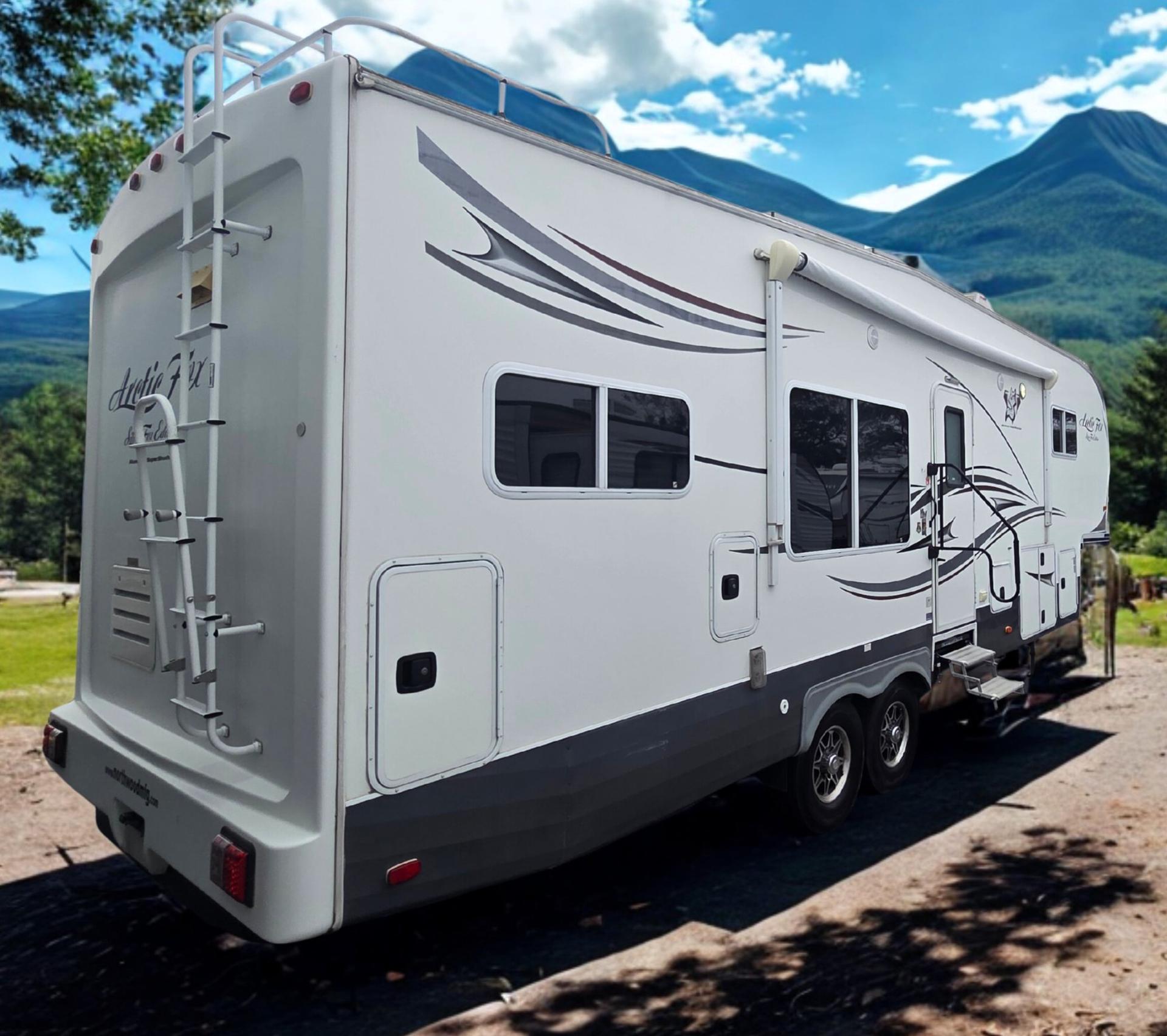 2014 Northwood 2014 Northwood Arctic Fox - thumbnail 2