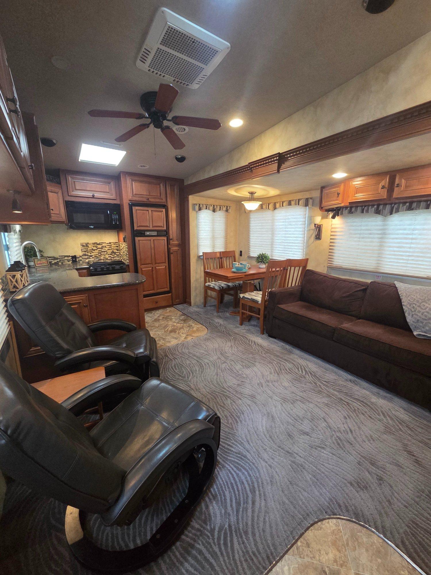 2014 Northwood 2014 Northwood Arctic Fox - thumbnail 5