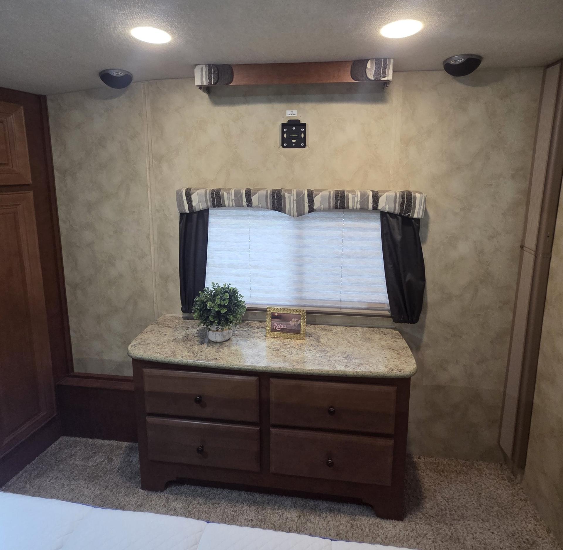 2014 Northwood 2014 Northwood Arctic Fox - thumbnail 16